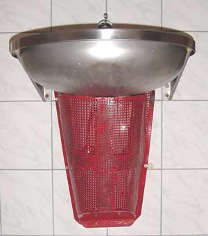 Edelsttahlwaschbecken mit speziellem TS-Rohrschutz